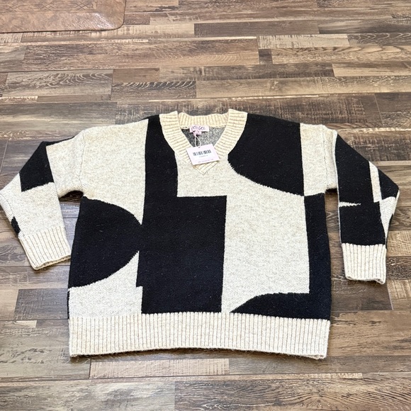 Vrg Grl Sweaters - NWT‎ Geometric V-Neck Sweater in Black & Cream by Verge Girl